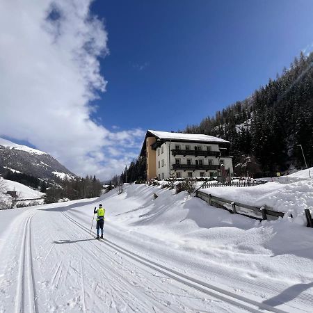 Hotel Garni Gruenmoos Sankt Jakob in Defereggen Exteriör bild
