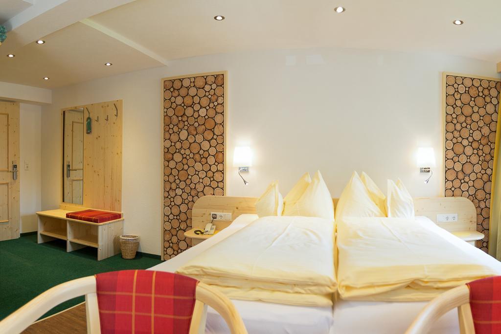 Hotel Garni Gruenmoos Sankt Jakob in Defereggen Rum bild