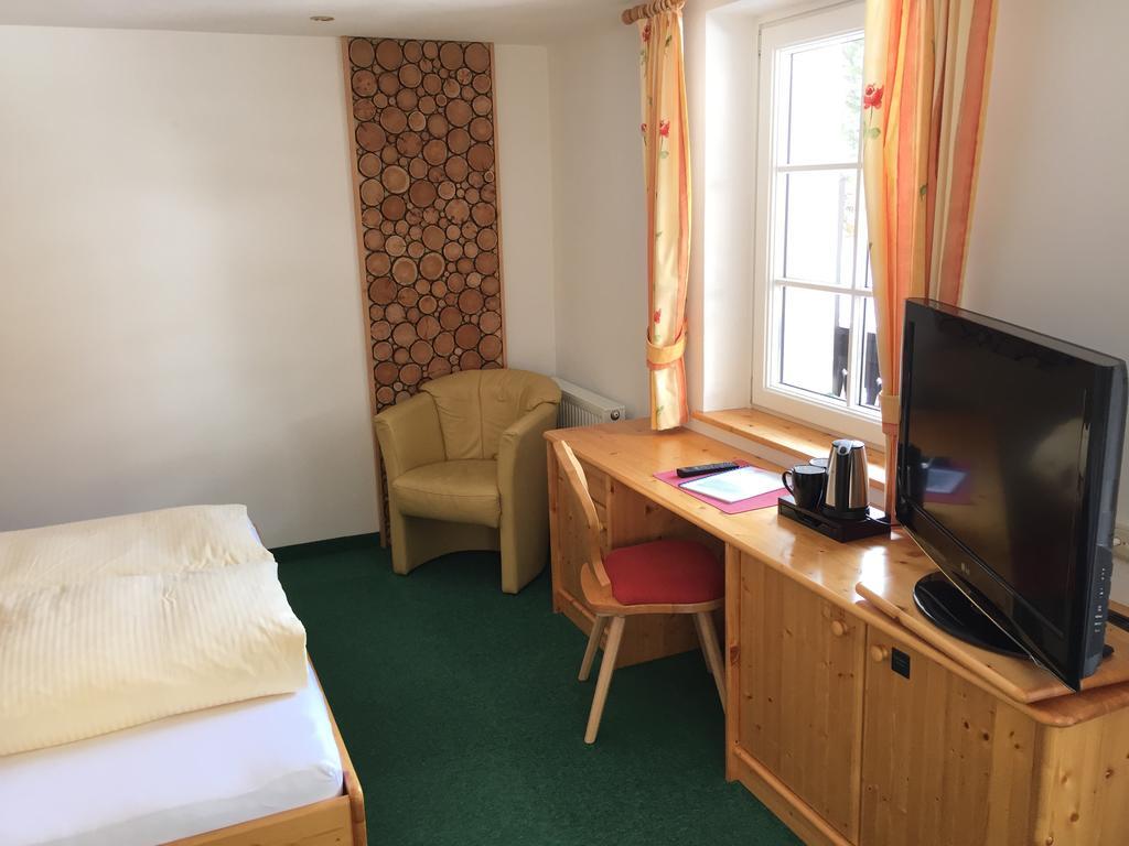 Hotel Garni Gruenmoos Sankt Jakob in Defereggen Exteriör bild
