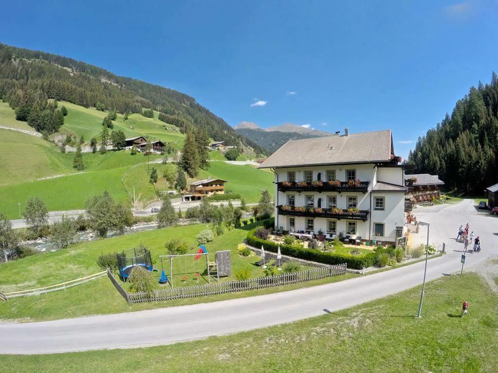 Hotel Garni Gruenmoos Sankt Jakob in Defereggen Exteriör bild