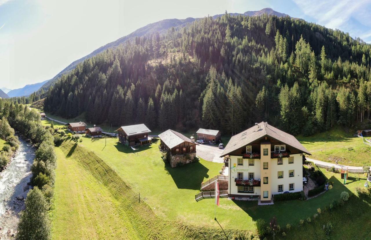 Hotel Garni Gruenmoos Sankt Jakob in Defereggen Exteriör bild
